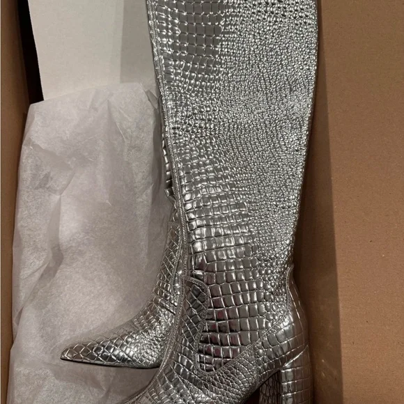 Marc Fisher Silver Snakeskin Knee-High Boots – Size 6
🔥🔥🔥 festival vibes - Picture 13 of 13